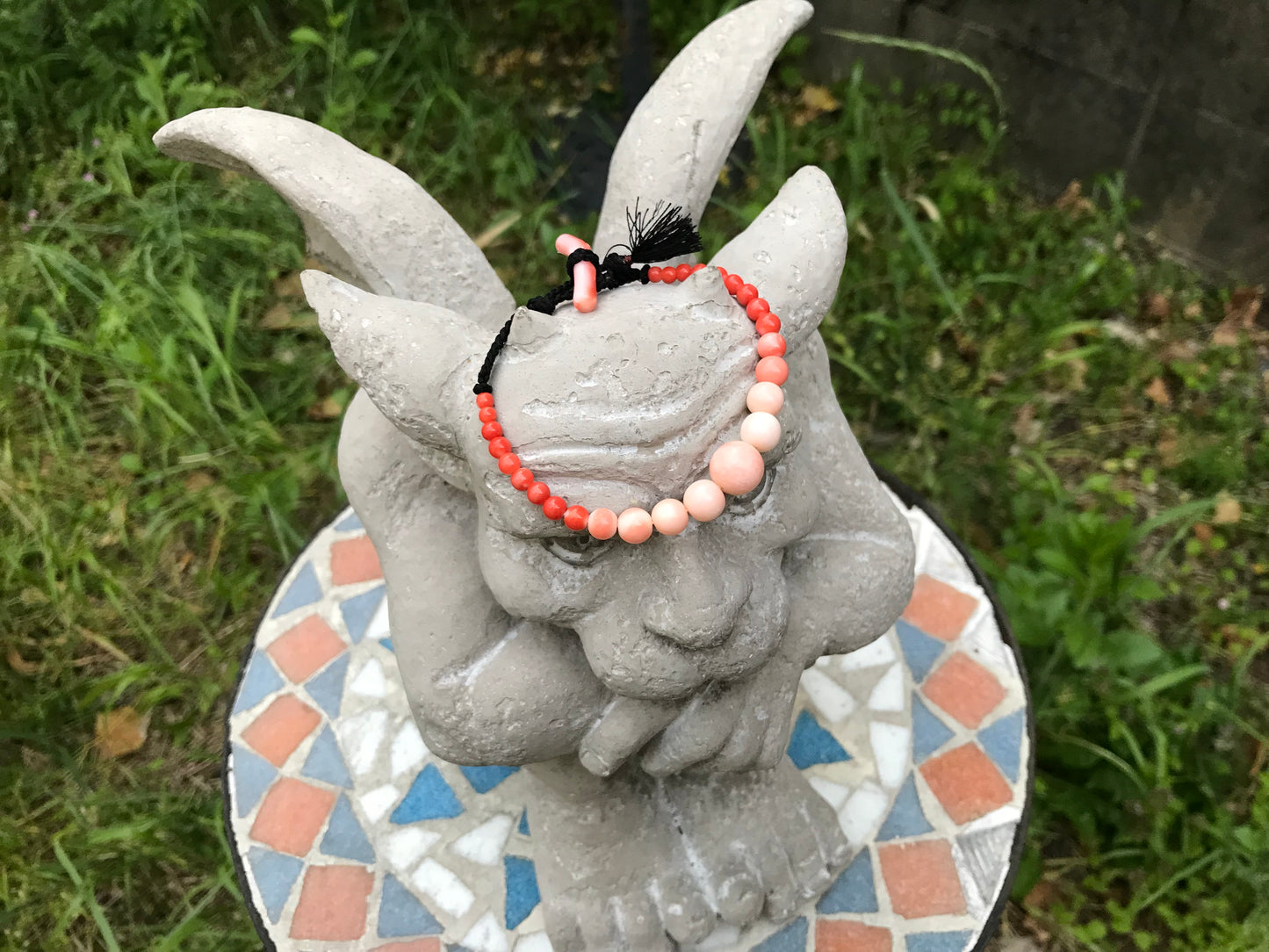 Extremely rare Momo coral color and size graduation Haorihimo bracelet